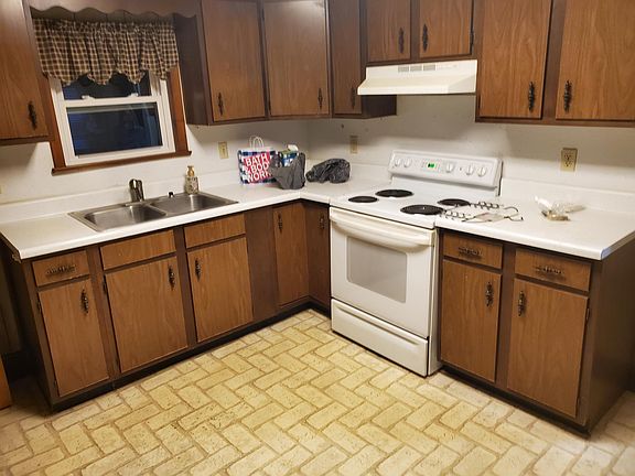 5th image of 108 N Main St Unit B