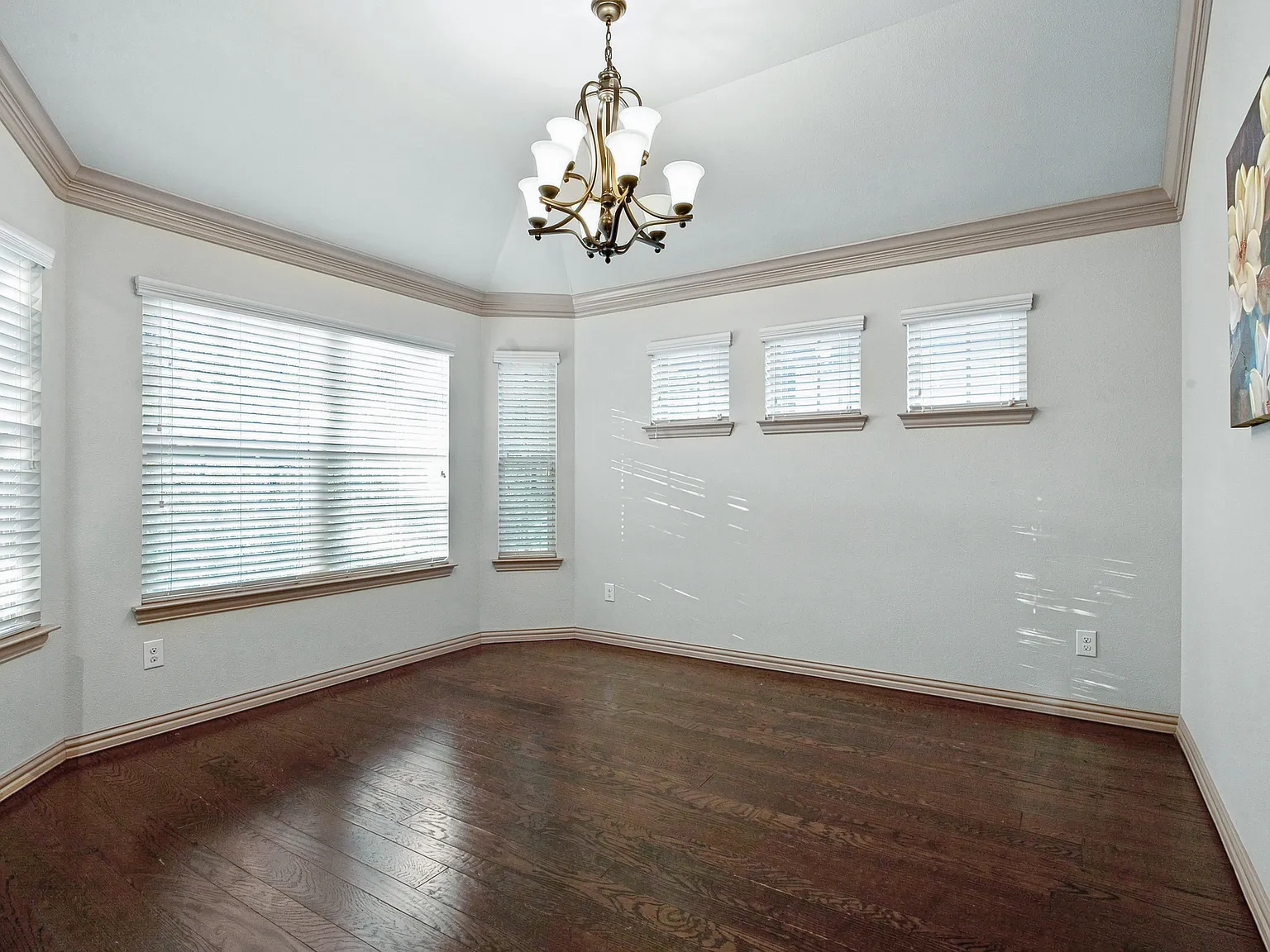 4 bed, 1878 sqft, $2,690 — Photo 4