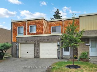 37 Vine Ave, Toronto, ON M6P 1V6