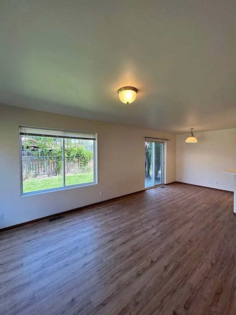 Newly updated 3 Bedroom Townhome! — Photo 1