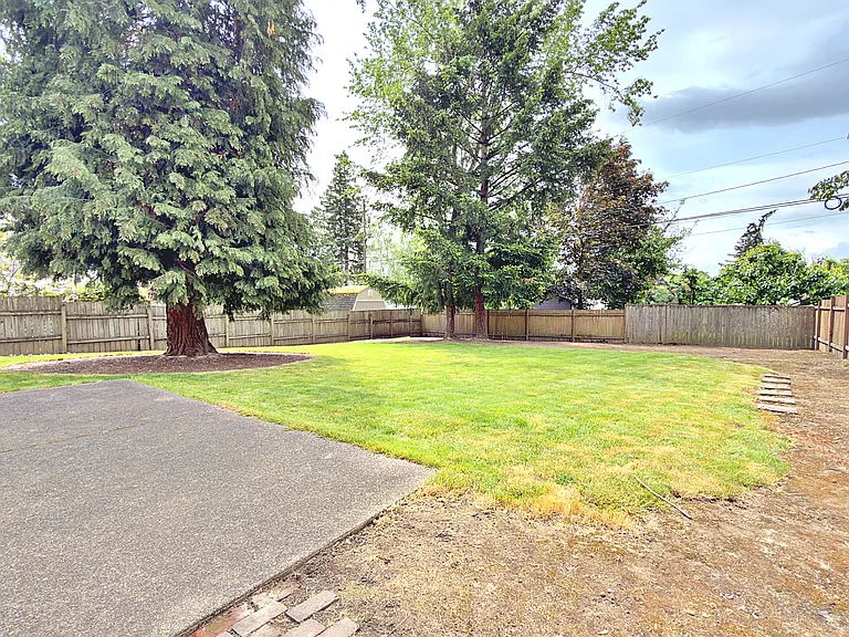 12820 SW Edgewood St — Photo 37