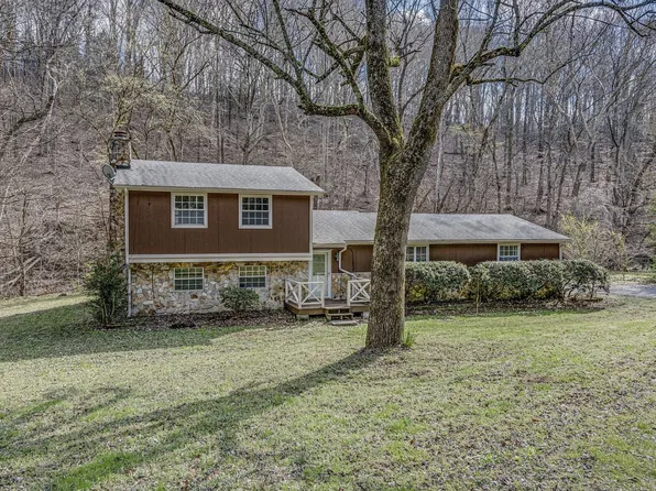 1037 Green Valley Dr, Ashland City, TN 37015