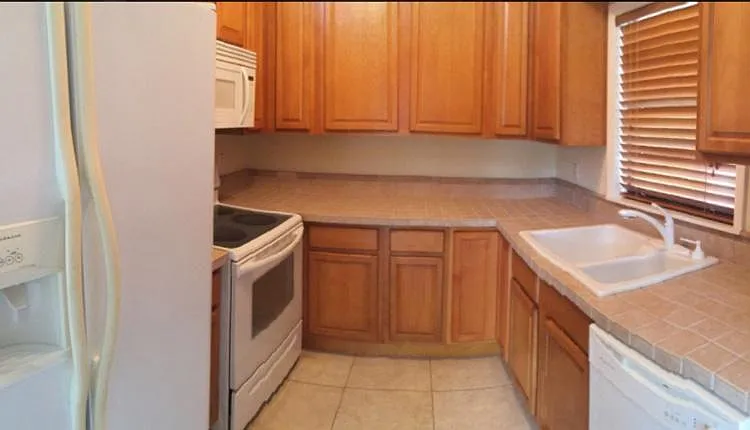 3 bed, 1500 sqft, $2,050 — Photo 3