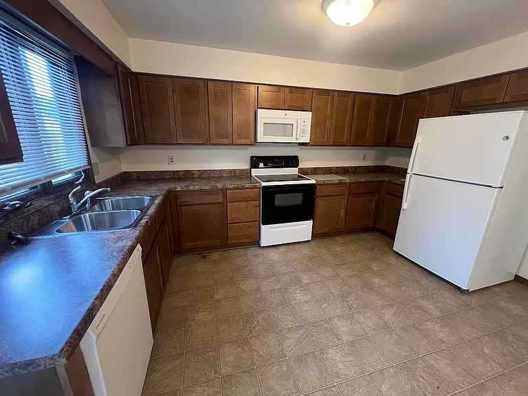 7313 Farmington Way — Photo 6