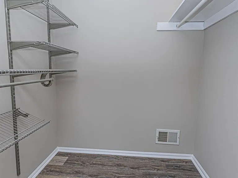 142 Darwin Ln — Photo 8