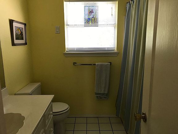 4th image of 127 E Kingfish St