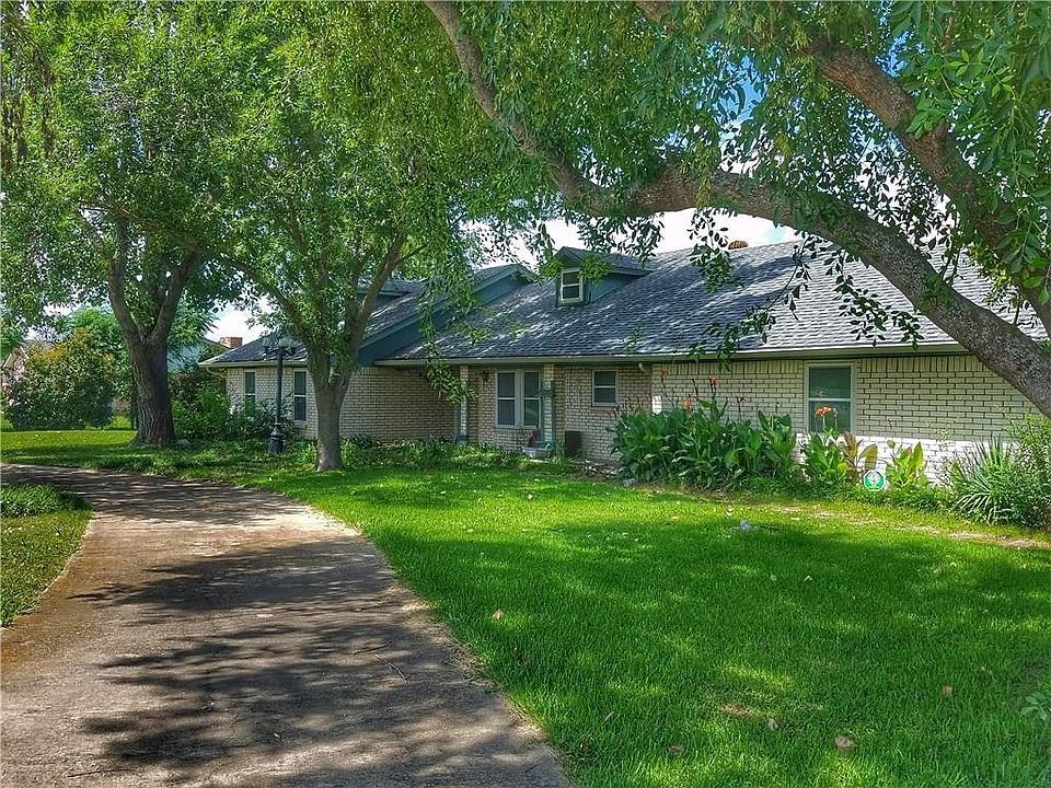 1st image of 204 Twin Lakes Dr