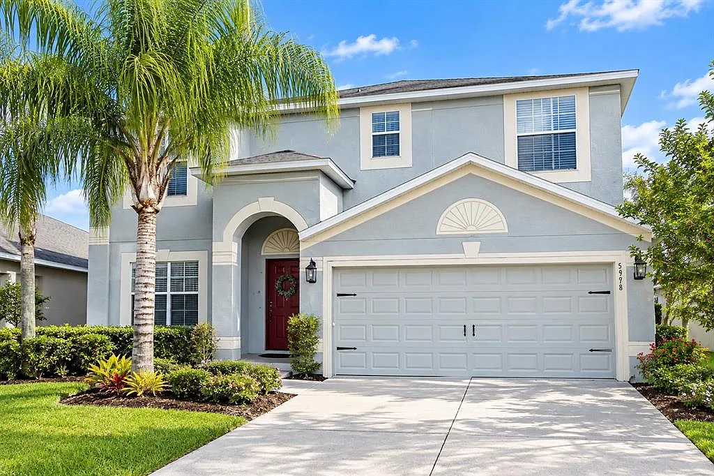4 bed, 2.5 bath, 2487 sqft, $3,000 — Photo 2