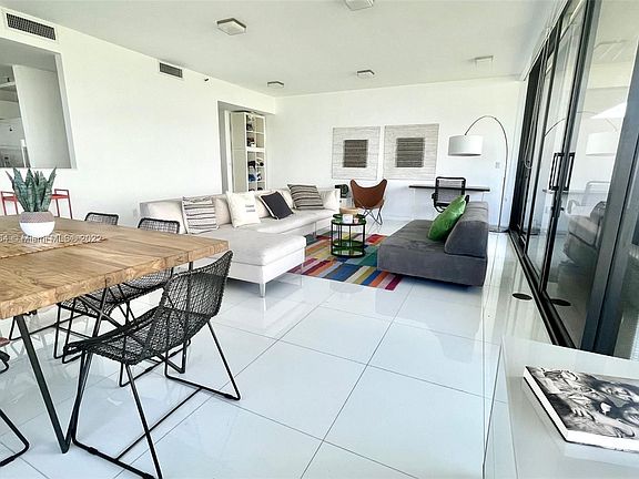 3rd image of 1000 Venetian Way APT 1012