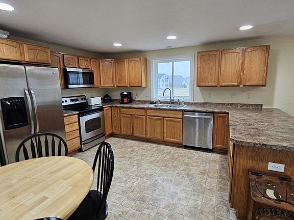 3rd image of 420 Old Rochester Road