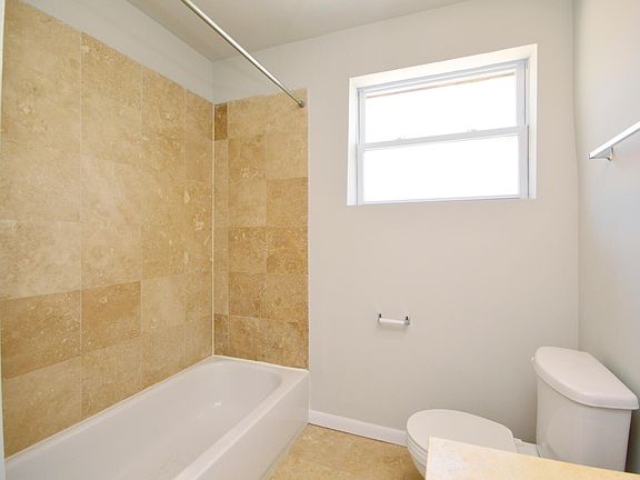 3rd image of 6459 N Wayne Ave #2