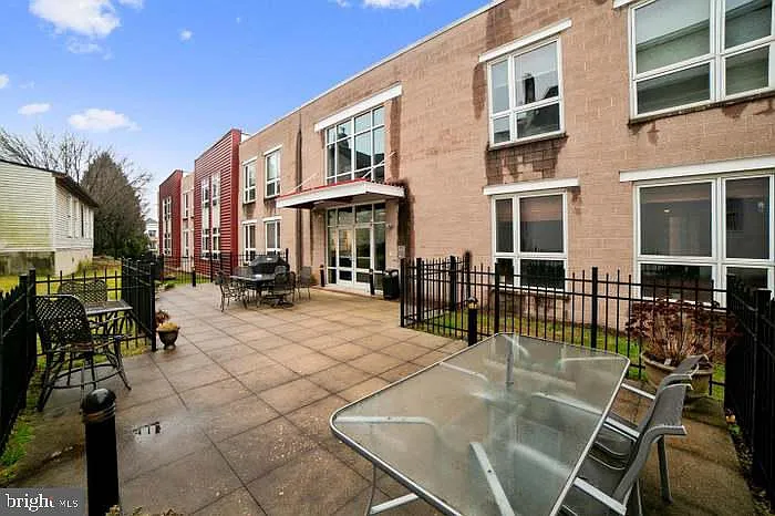 75 Maple St #108 — Photo 3