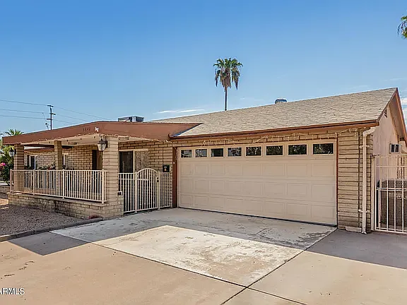 Building Photo - 3849 E Sheena Dr