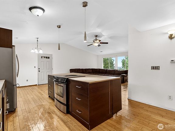4th image of 16046 46th Avenue S