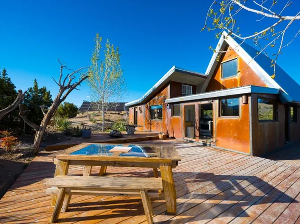 1102 Burlington Rd, Pioneertown, CA 92268