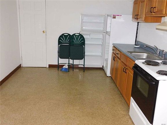 4th image of 36 Long Beach Dr