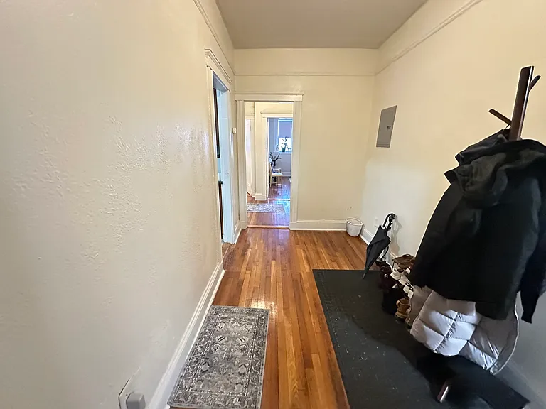 70 Chiswick Rd #1 — Photo 9
