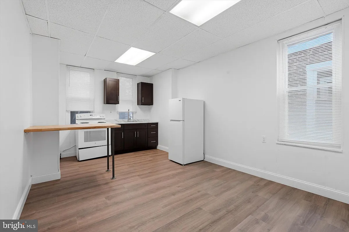 Building Photo - 2021 S 22nd St #2