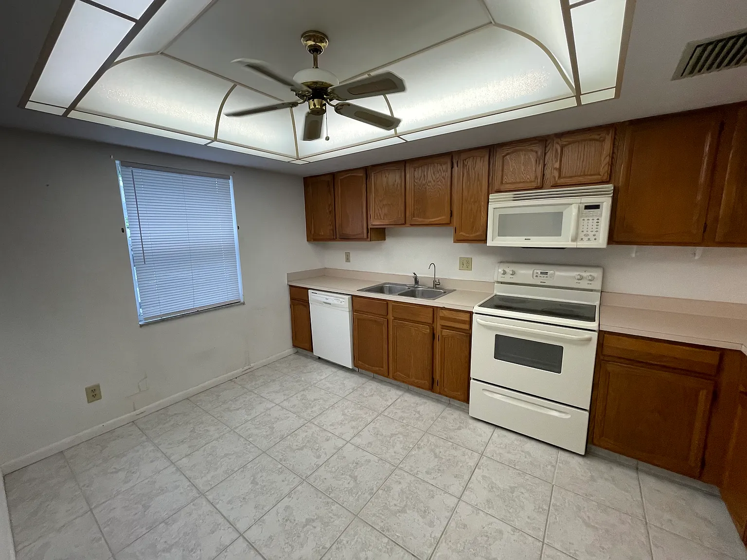 2 bed, 2.0 bath, 1222 sqft, $1,375 — Photo 3