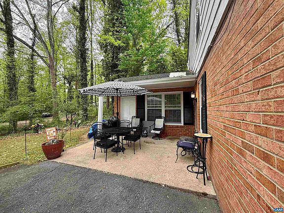 3rd image of 1725 Solomon Rd
