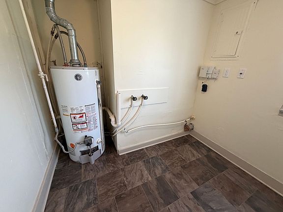 5th image of 2727 Winter St
