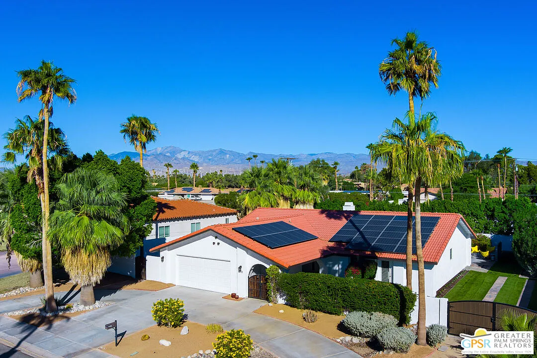 3 bed, 2.0 bath, 1826 sqft, $4,200 — Photo 4