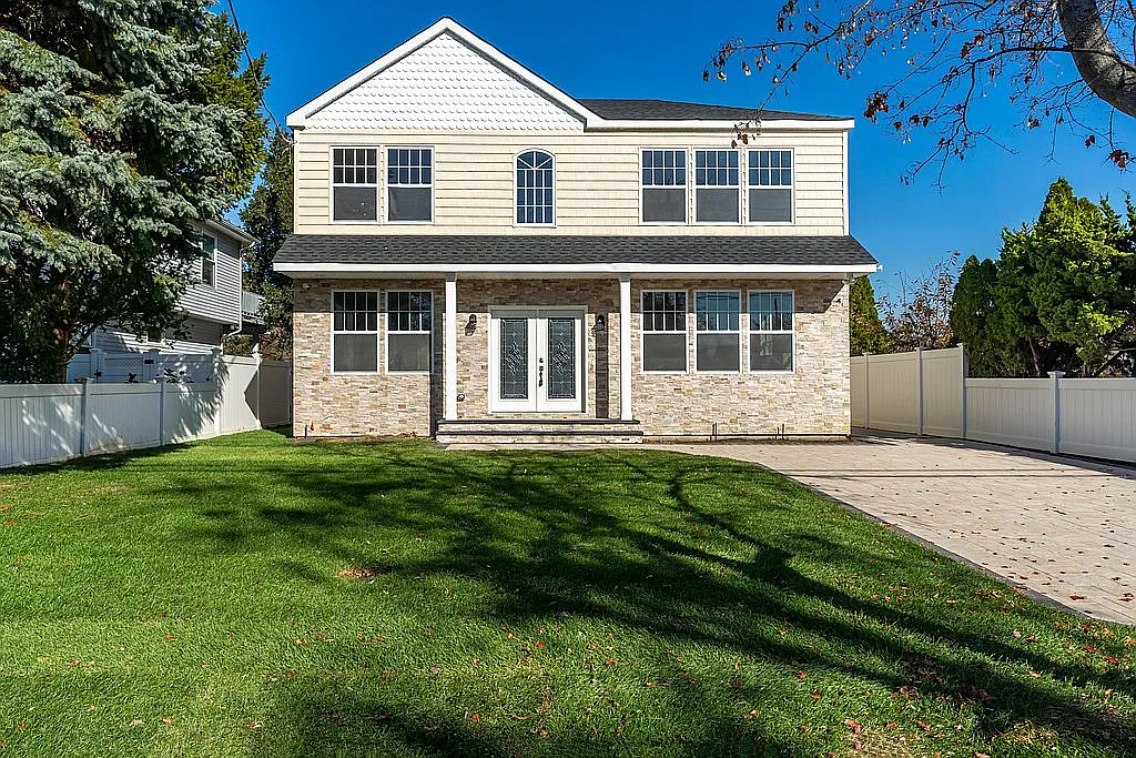 142 Harrison Ave photo 1
