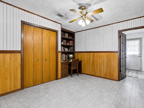 5th image of 433 W Laurelia Rd