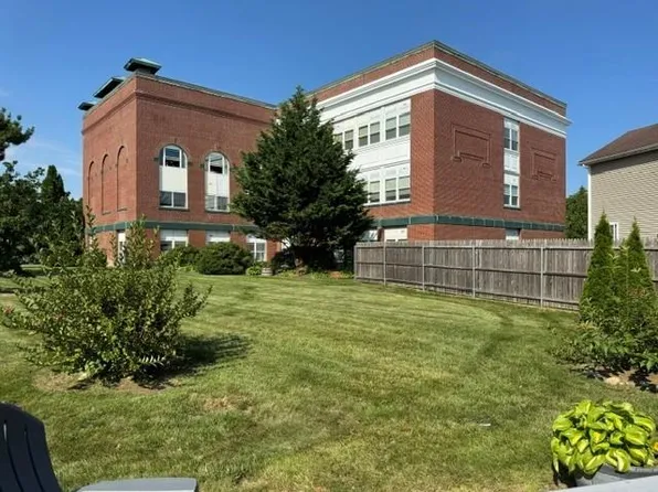 140 High St APT 304, Westerly, RI 02891