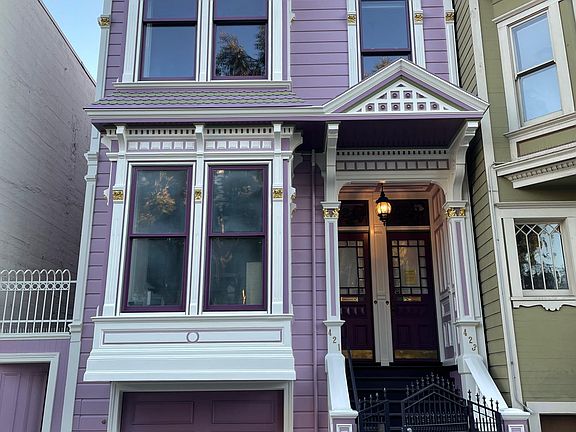 1880s Victorian with 10.5' ceilings.