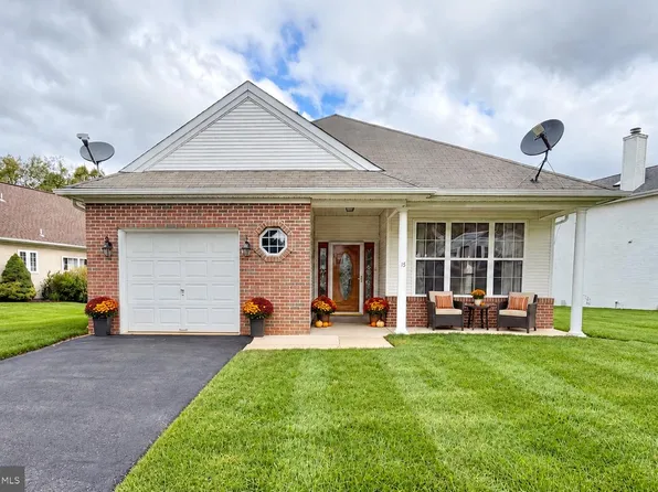 15 Foxchase Dr, Burlington, NJ 08016
