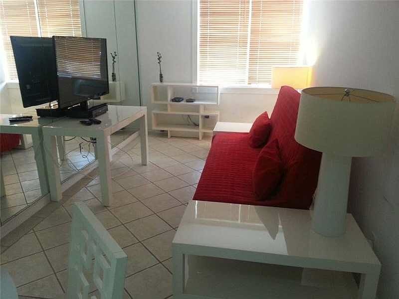 2nd image of 100 Lincoln Rd #825