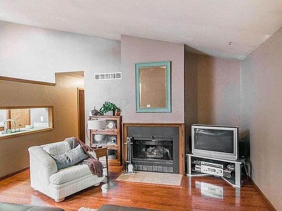 3rd image of 3111 Rivermill Dr