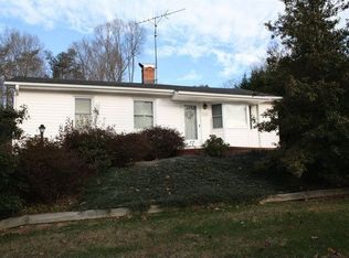 1520 W Pine St, Mount Airy, NC 27030