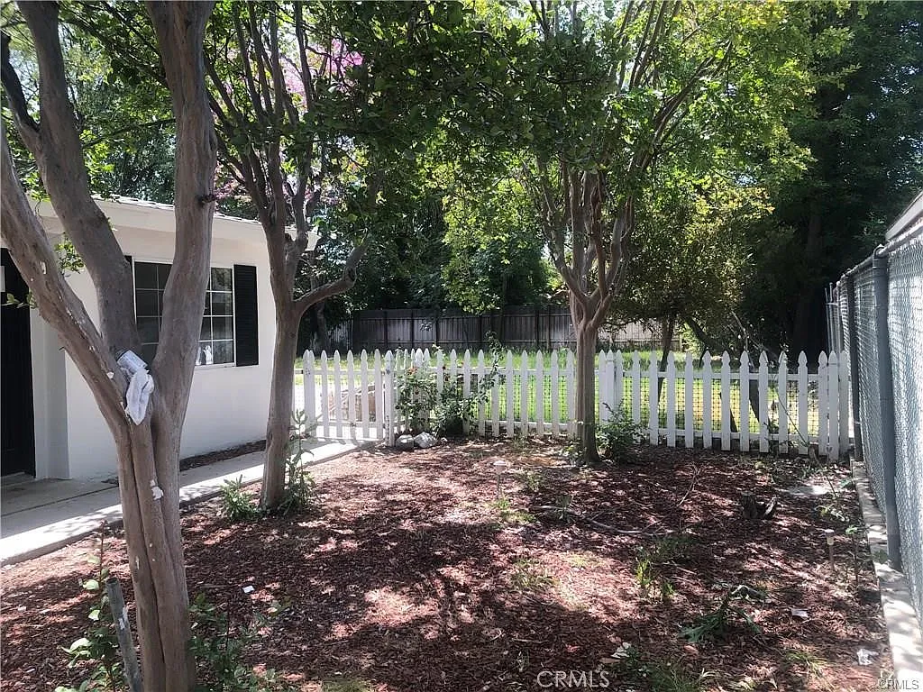 3 bed, 1100 sqft, $4,500 — Photo 3