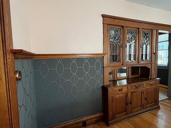 3rd image of 984 Hampden Ave