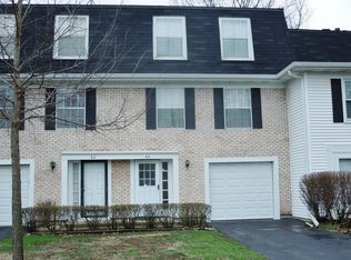 64 Hickory Ln, Cary, IL 60013