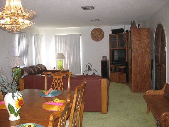 3rd image of 2319 S Whitehouse Cir