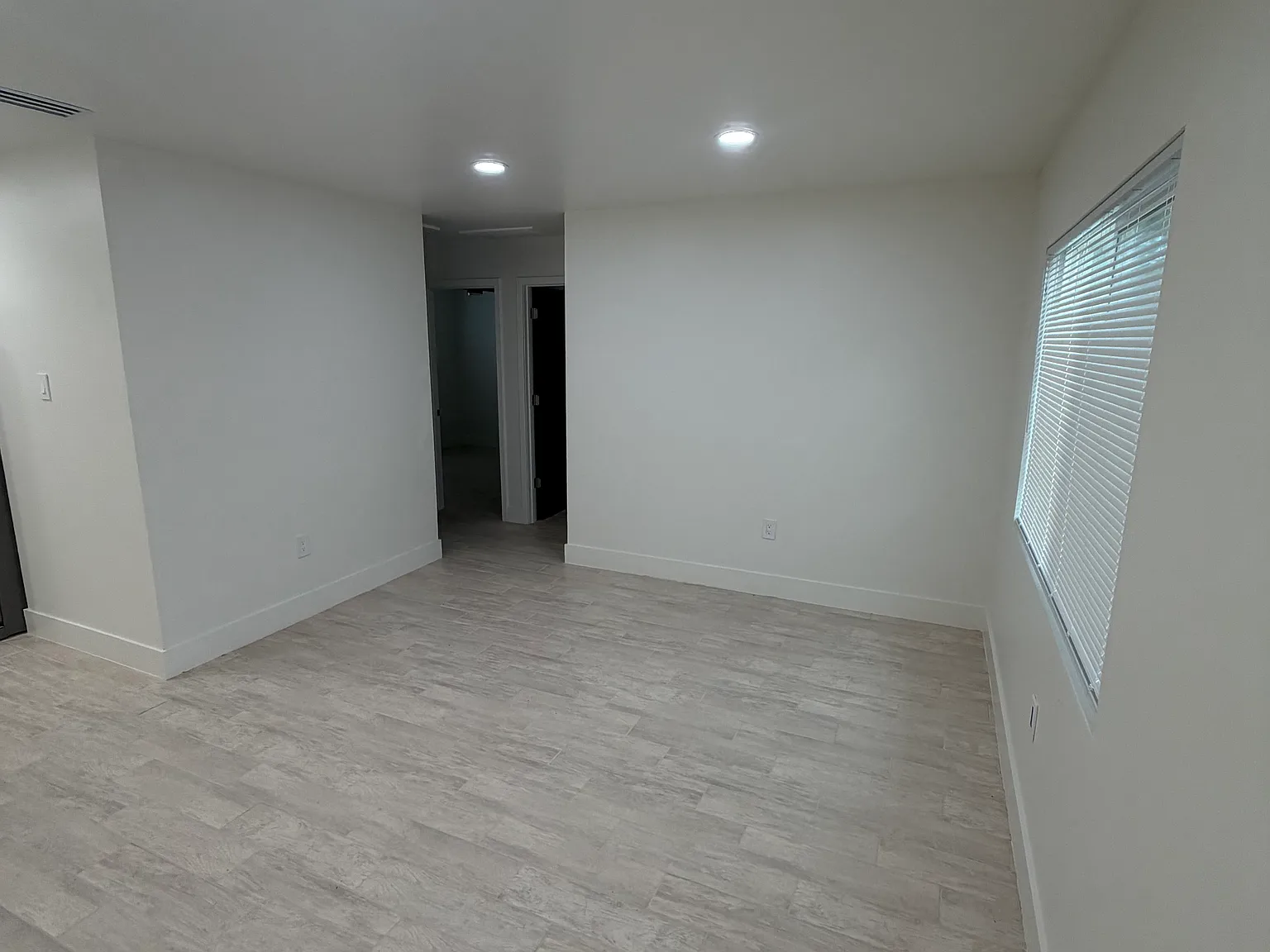 2 bed, 900 sqft, $1,800 — Photo 2