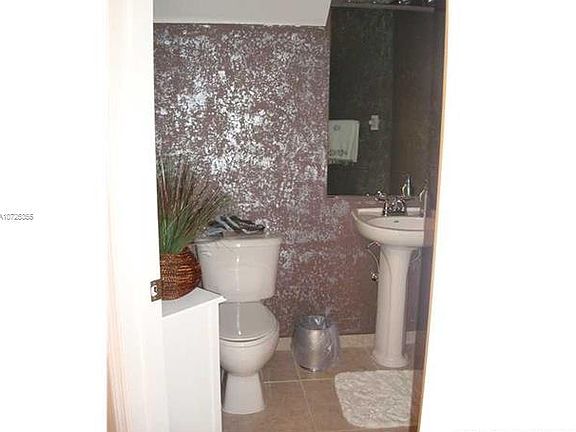 5th image of 10885 NW 89th Ter Unit 202
