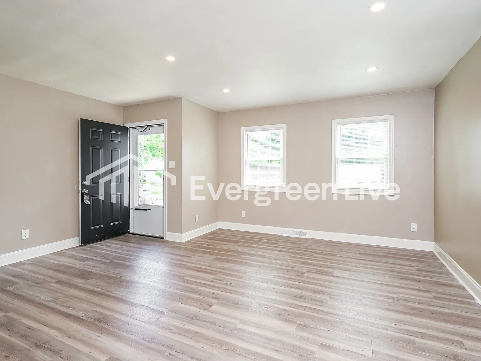 3 bed, 1.0 bath, 1065 sqft, $1,345 — Photo 2