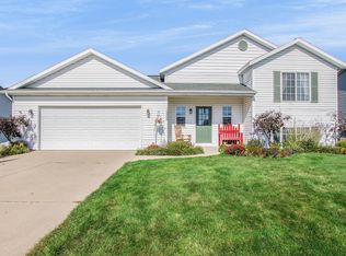 10269 Lynwood Ln, Zeeland, MI 49464