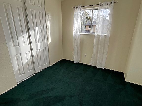 3rd image of 119 Acorn Dr