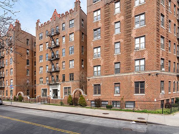 2nd image of 921 Washington Ave #635