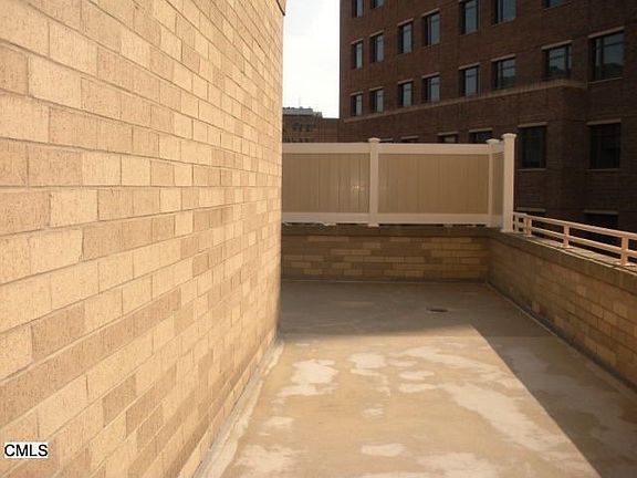 4th image of 143 Hoyt St APT 6L