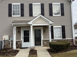 2201 Silverstone Dr, Carpentersville, IL 60110