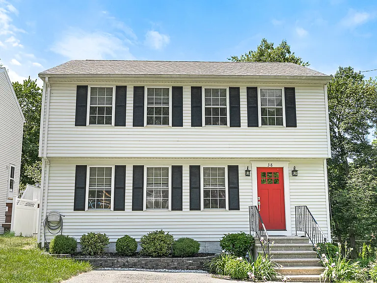 38 Idora Ave — Photo 3