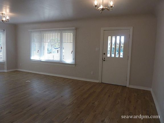 3rd image of 955 E Santa Clara St