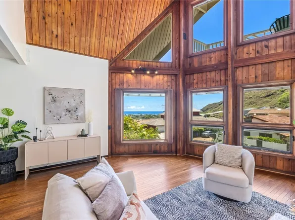 6009 Haleola St, Honolulu, HI 96821