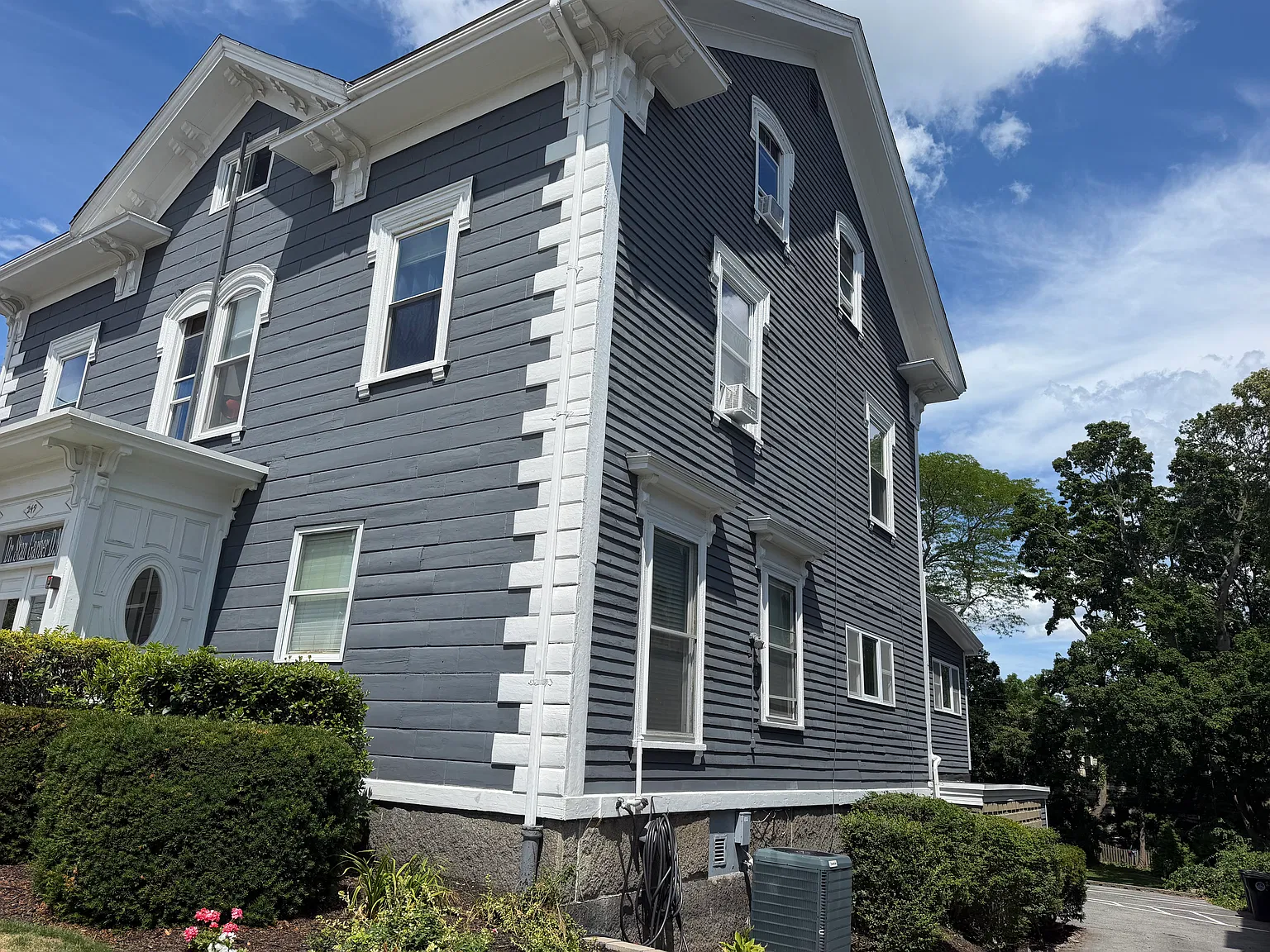 2 bed, 1100 sqft, $2,400 — Photo 1